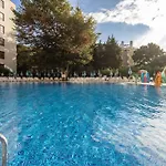 Prestige And Aquapark 호텔 바르나