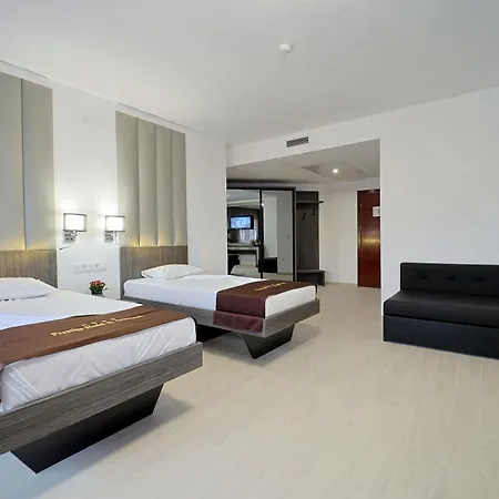 Hotel Prestige And Aquapark Varna